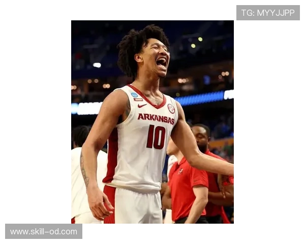 杰伦·威廉姆斯挡拆效率提升显著，带动球队关键时刻得分爆发