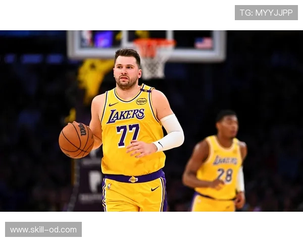 勒布朗挡拆拉开空间提升关键三分命中率明显优于东契奇