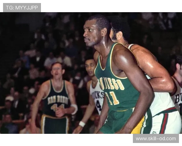 奥拉朱旺内线背身单打拉开空间高效提升球队进攻稳定性