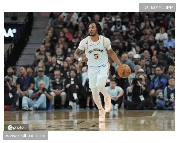 斯蒂芬·卡斯尔无球跑位提升空间明显，挡拆配合效率逊色队友